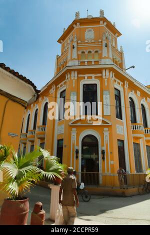 Sancti Spiritus, Kuba - 4. Februar 2015: Gebäude La Colonia Stockfoto