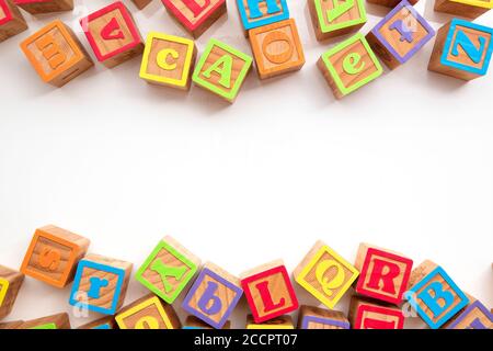 Bunte Holz ABC Alphabet Baby Entwicklung Blöcke Stockfoto