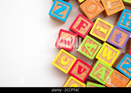 Bunte Holz ABC Alphabet Baby Entwicklung Blöcke Stockfoto