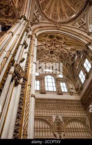 Die Decke der Kathedrale von Cordoba, Cordoba, Spanien. Stockfoto