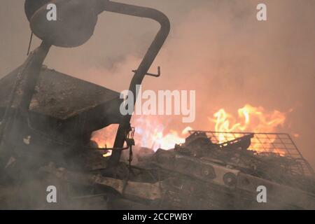 Boulder Creek, Kalifornien, USA. August 2020. Boulder Creek's alle Volunteer Fire Crews kämpfen gegen den CZU Lightning Complex Fire: Boulder Creek Gegend, in der Nähe von Santa Cruz. Quelle: Amy Katz/ZUMA Wire/Alamy Live News Stockfoto