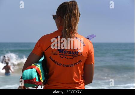 Marseillan, Frankreich. August 2020. Ein Rettungsschwimmer ist am Strand in Marseillan Plage. Quelle: Waltraud Grubitzsch/dpa-Zentralbild/ZB/dpa/Alamy Live News Stockfoto