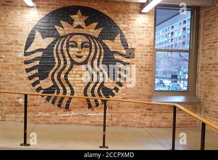 Starbucks Logo auf einer Ziegelwand, Chicago Illinois Stockfoto