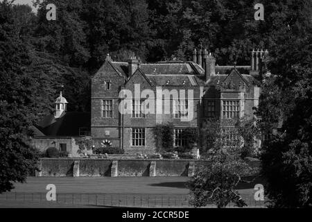 Chequers ist ein gemauertes Herrenhaus aus Ziegeln aus der Mitte des 16. Jahrhunderts inmitten der Chiltern Hills in Buckinghamshire. Im Jahr 1921 wurde das Anwesen der Nation b geschenkt Stockfoto