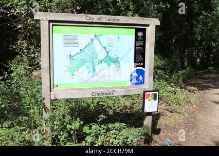 Ashtead Common National Nature Reserve, Eingang zur Craddocks Avenue, Ashtead, Surrey, England, Großbritannien, August 2020 Stockfoto