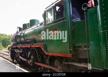 Spontin, Belgien - August 16 2014 : alte, schwarze und grüne Dampflokomotive vom Verein TSP/PTF bereit für die Bocq Tallinie ('Chemin Stockfoto