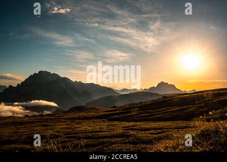 Malerischer Blick auf die schöne Landschaft in den Alpen, herrliche Natur der Dolomiten Italien Alpen. Stockfoto