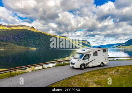 Familienurlaub reisen RV, Urlaub im Reisemobil, Caravan Auto Urlaub. Stockfoto