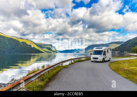 Familienurlaub reisen RV, Urlaub im Reisemobil, Caravan Auto Urlaub. Stockfoto