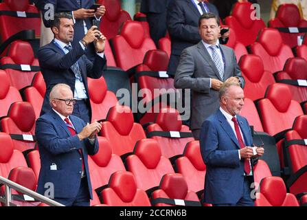 firo Fußball: Champions-League-Finale 23.08.2020 FC Bayern München, München, München - Paris Saint Germain 1: 0 Fritz KELLER, DFB-Präsident Deutscher Fußballverband, Karl-Heinz RUMMENIGGE (CEO, Vorstandsvorsitzender FCB AG) Herbert HAINER, FCB-Präsident und Ex-CEO Adidas, hinter Luis Figo, Christian SEIFERT, CEO, Geschäftsführer DFL Deutsche Fussball Liga GmbH, DFL-Vorstand, Peter Schatz/Pool/via/firosportphoto - die UEFA-VORSCHRIFTEN VERBIETEN DIE VERWENDUNG VON FOTOS als BILDSEQUENZEN und/oder QUASI-VIDEO - Nationale und internationale Nachrichtenagenturen OUT redaktionelle Verwendung weltweit Stockfoto