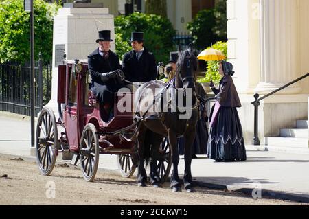 Extras am Set von TV Drama Belgravia Stockfoto