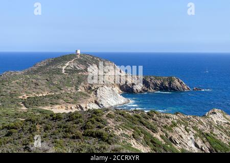 Capo Malfatano Turm in Südsardinien an einem Sommertag, Italien Stockfoto