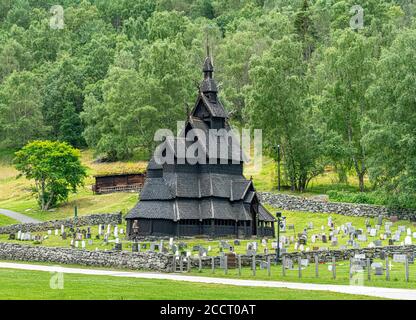 Borgund Stabkirche an der Spitze von Laerdale in Vestland Mittelnorwegen komplett aus Holz gebaut und überlebte von der 12. Jahrhundert Stockfoto