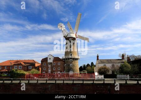 Frühlingsansicht von Maud Foster Windmill, Boston Town, Lincolnshire County, England Stockfoto