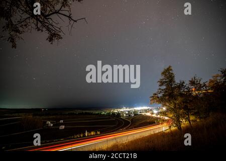 Pullman, WA, bei Nacht mit Blick auf die Rennstrecke Stockfoto