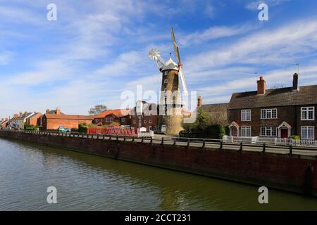 Frühlingsansicht von Maud Foster Windmill, Boston Town, Lincolnshire County, England Stockfoto