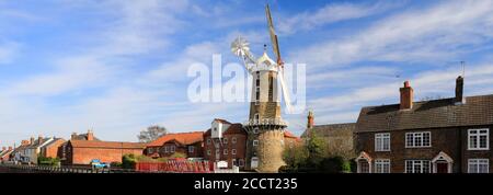 Frühlingsansicht von Maud Foster Windmill, Boston Town, Lincolnshire County, England Stockfoto