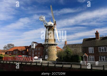 Frühlingsansicht von Maud Foster Windmill, Boston Town, Lincolnshire County, England Stockfoto