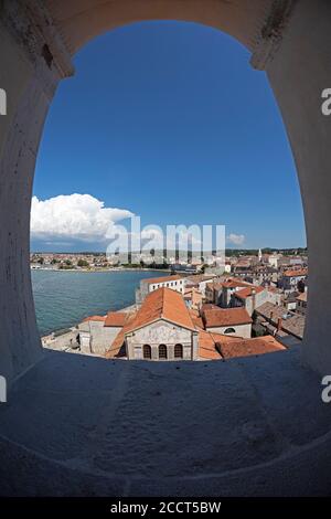 Blick über das Ostschiff vom Turm der Euphrasius-Basilika, Porec, Istrien, Kroatien Stockfoto