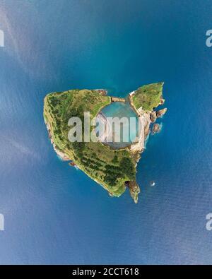 Luftaufnahme der Insel Vila Franca do Campo auf den Azoren, Portugal Stockfoto