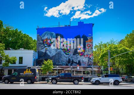 New York City, USA, Mai 2019, urbane Szene des Empire Diner im Chelsea-Viertel von Manhattan Stockfoto