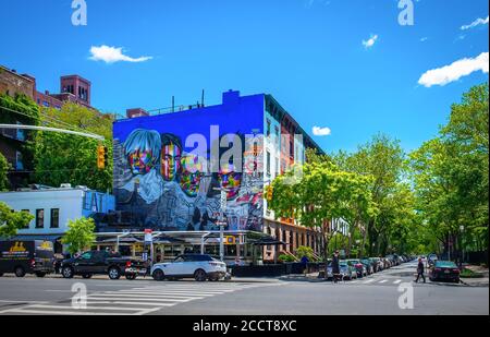 New York City, USA, Mai 2019, urbane Szene des Empire Diner im Chelsea-Viertel von Manhattan Stockfoto