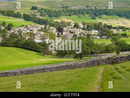 Looking Down on Kettlewell in Wharfedale Yorkshire Stockfoto