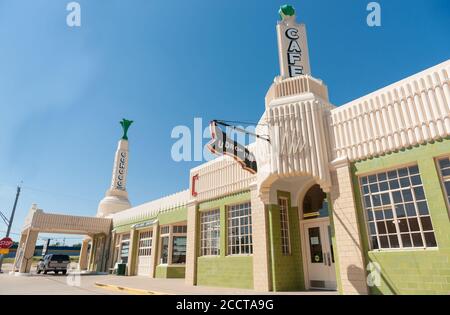 Shamrock, USA - September 11 2015; Art déco-Architektur von U Drop Inn, Informationsbüro und Café, Shamrock, Texas, USA. Stockfoto