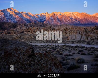 Morgenlicht auf dem östlichen Sierras, Mount Whitney, Lone Pine Peak Stockfoto