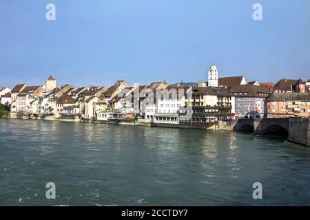 Rheinfelden, Deutschland, Schweiz, 1. Juli 2019 - Blick von Rheinfelden, einer schweizerischen und deutschen Stadt Stockfoto