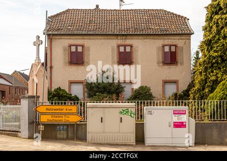 Verlassene Stadt Keyenberg, Deutschland. Braunkohlevorkommen unter Dörfern im Niederrhein führen dazu, dass die Bewohner ihren Besitz und ihr Lebenszentrum verlassen Stockfoto