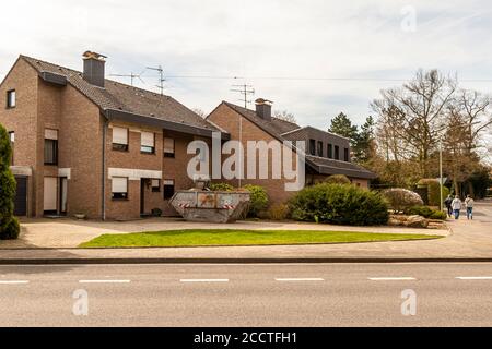 Verlassene Stadt Keyenberg, Deutschland. Braunkohlevorkommen unter Dörfern im Niederrhein führen dazu, dass die Bewohner ihren Besitz und ihr Lebenszentrum verlassen Stockfoto