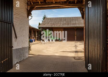 Verlassene Stadt Keyenberg, Deutschland. Braunkohlevorkommen unter Dörfern im Niederrhein führen dazu, dass die Bewohner ihren Besitz und ihr Lebenszentrum verlassen Stockfoto