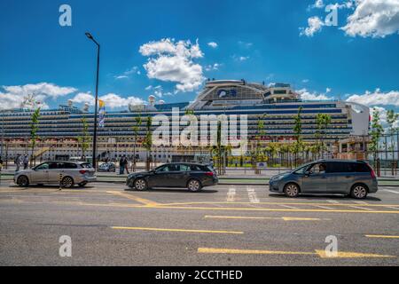 Lissabon Portugal. 01. Mai 2018. Große luxuriöse Kreuzfahrtschiff Sapphire Princess angedockt in Lissabon Stockfoto