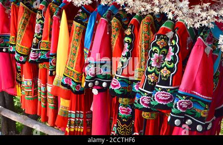 Traditionelle chinesische Kleidung im Zhangjiajie Nationalpark Stockfoto