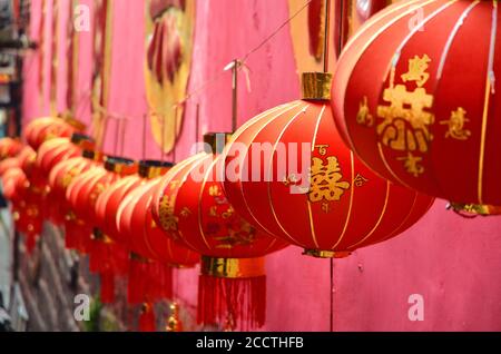 Fenghuang, China - 15. Mai 2017 : Lanterns auf der Straße in der Nähe des Fenghuang Tempels Stockfoto