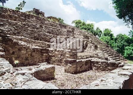 West Acropolis. Yaxchilan Maya Ruinen; Chiapas, Mexiko. Vintage Film Bild - ca. 1990. Stockfoto