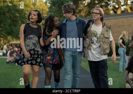 VERÖFFENTLICHUNG: 21. August 2020 TITEL: Chemical Hearts STUDIO: Amazon Studios REGIE: Richard Tanne PLOT: Eine High-School-Transferstudentin findet eine neue Leidenschaft, als sie beginnt, an der Zeitung der Schule zu arbeiten. HAUPTROLLEN: CORAL PENA, KARA YOUNG, AUSTIN ABRAMS, C. J. HOFF. (Bild: © Amazon Studios/Entertainment Pictures) Stockfoto