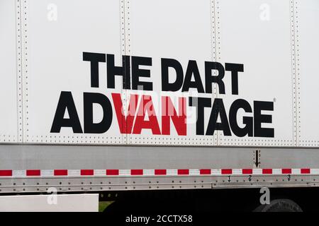 ARDEN HILLS, MN/USA - 23. AUGUST 2020: Dart Transit Company Anhänger und Markenlogo. Stockfoto