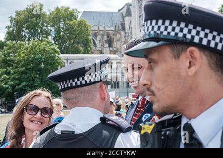 Hearts of Oak protestieren und die Rochdale Three; während sie sich auf den Missbrauch der drei Kinder konzentrierten, ging es stark um ihre Rasse über ihre Aktionen Stockfoto