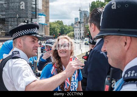 Hearts of Oak protestieren und die Rochdale Three; während sie sich auf den Missbrauch der drei Kinder konzentrierten, ging es stark um ihre Rasse über ihre Aktionen Stockfoto