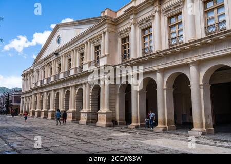 Der Palacio del Gobierno oder Regierungspalast ist das Rathaus von San Cristobal de las Casas, Mexiko. Es wurde in den 1800er Jahren im neoklassischen Stil gebaut Stockfoto