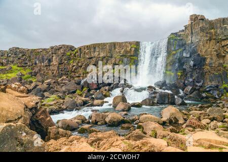 Oxararfoss Wasserfall im Herbst. Thingvellir Nationalpark .Island Stockfoto