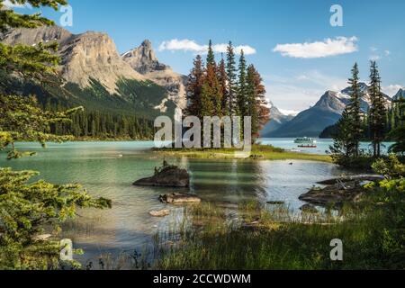 Jasper National Park, Alberta, Kanada, Spirit Island am Maligne Lake im Sommer. Stockfoto