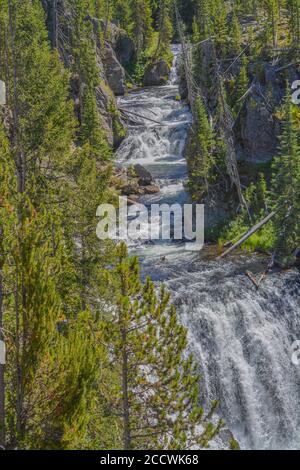 Der wunderschöne Wasserfall Kepler Cascades am Firehole River. Southwestern Yellowstone National Park in den Rocky Mountains, Park County, Wyoming Stockfoto