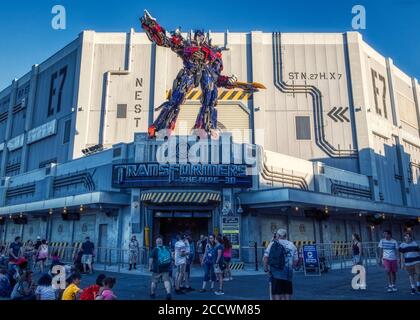 Die erstaunliche Transformers Fahrt in den Universal Studios. Stockfoto