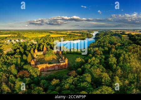 Szymbark in Masuren-Ruinen der gotischen Burg des pomesanischen Kapitels. Stockfoto