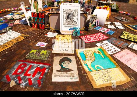 Louisville, KY, USA. August 2020. Eine allgemeine Ansicht des Breonna Taylor Memorial im Jefferson Square Park während des dritten Tages der BreonnaCon 24. August 2020 in Louisville, Kentucky nach dem Tod von Breonna Taylor. ( Credit: Chris Tuite/Image Space/Media Punch)/Alamy Live News Stockfoto