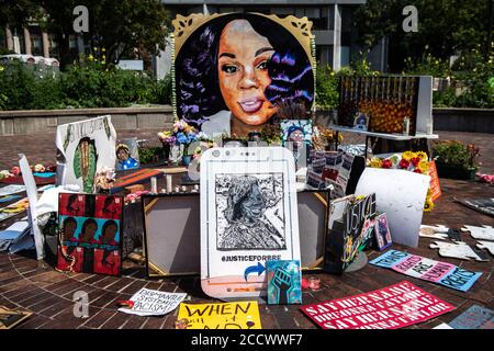 Louisville, KY, USA. August 2020. Eine allgemeine Ansicht des Breonna Taylor Memorial im Jefferson Square Park während des dritten Tages der BreonnaCon 24. August 2020 in Louisville, Kentucky nach dem Tod von Breonna Taylor. ( Credit: Chris Tuite/Image Space/Media Punch)/Alamy Live News Stockfoto