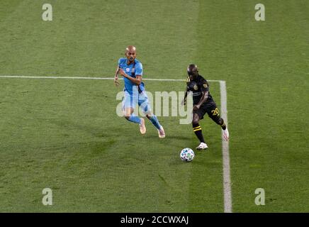 Harrison, NJ - 24. August 2020: Emmanuel Boateng (20) von Columbus Crew SC kontrolliert den Ball während des regulären MLS-Saisonspiels gegen NYCFC in der Red Bull Arena Stockfoto